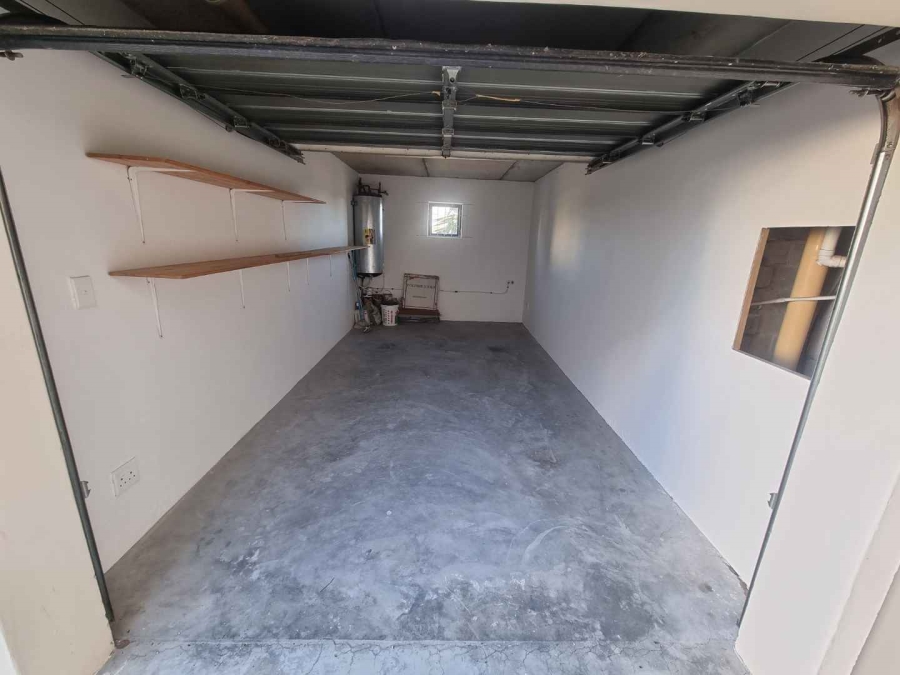 To Let 2 Bedroom Property for Rent in Burgundy Estate Western Cape